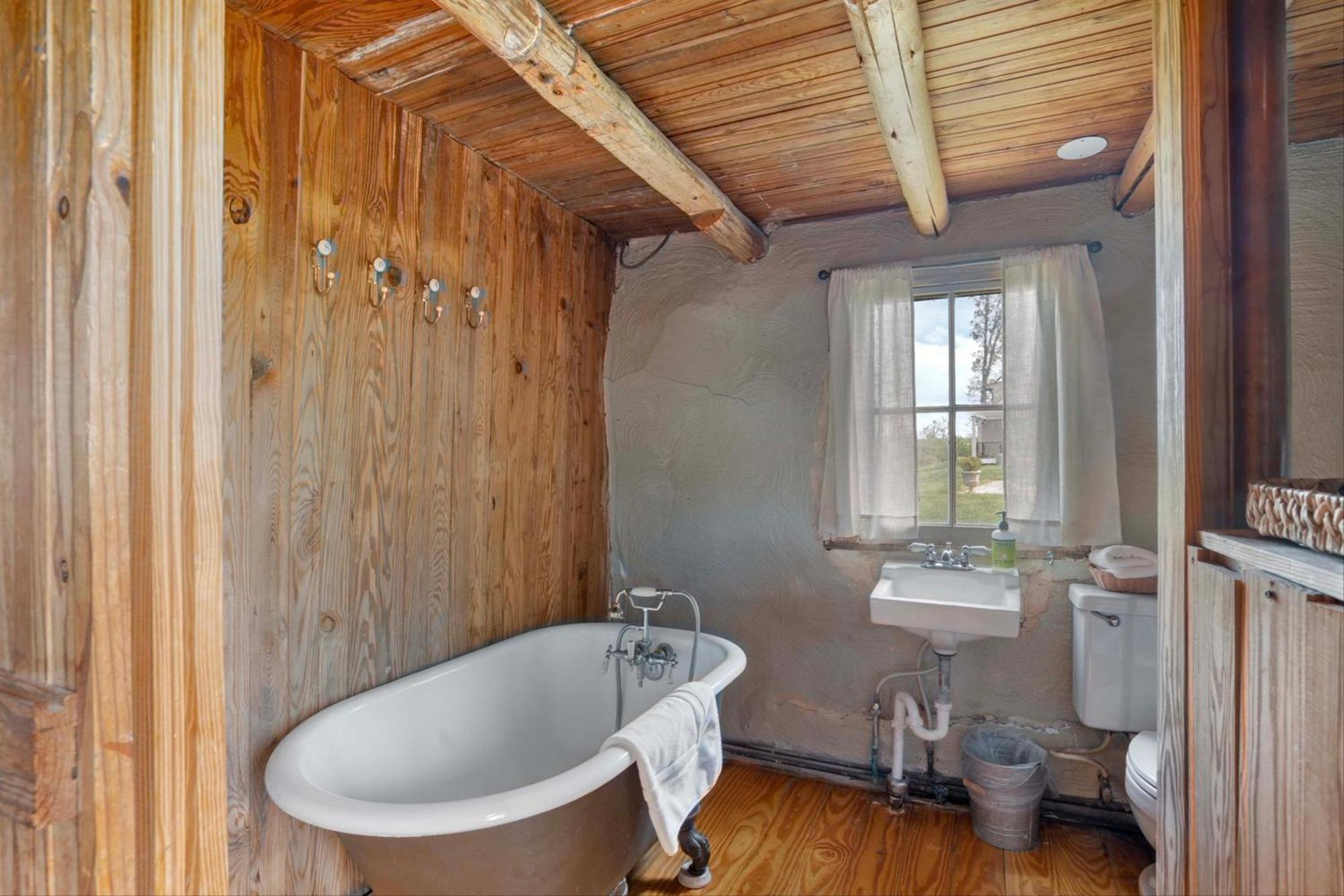 Rustic Baileys Retreat Cabin Near Wineries! Crozet Екстериор снимка