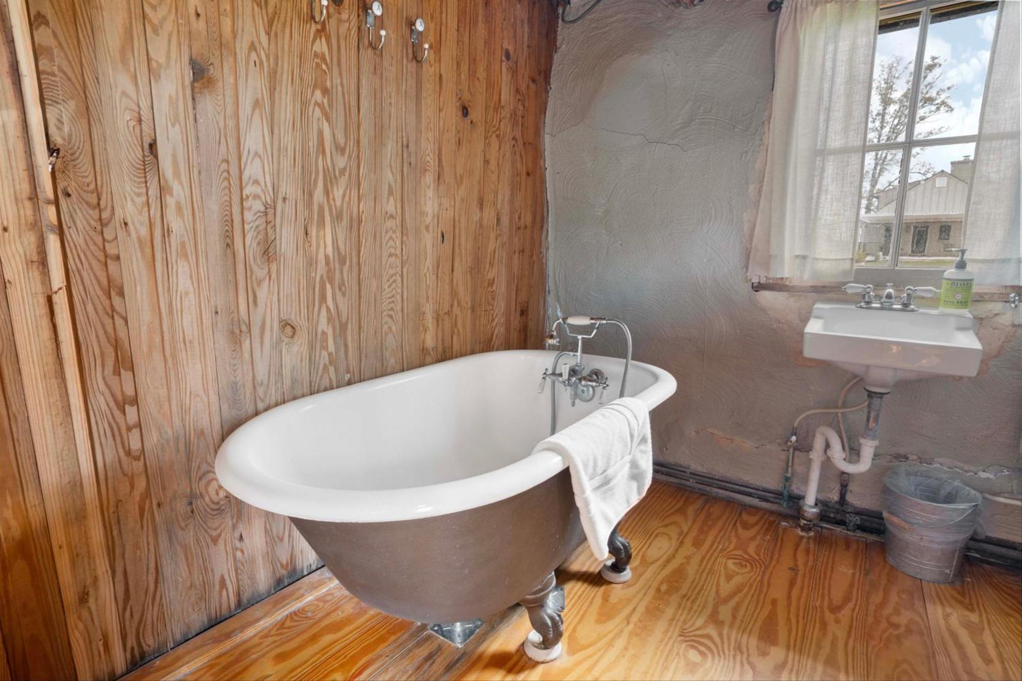 Rustic Baileys Retreat Cabin Near Wineries! Crozet Екстериор снимка